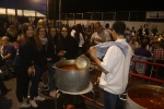 Més de 2.000 persones participen del sopar de tombet de bou