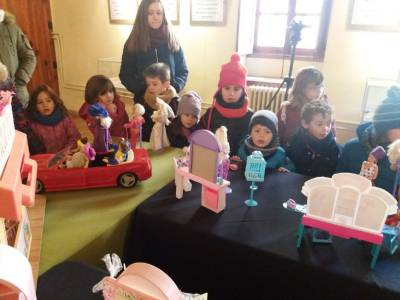 Barbie en les sales gòtiques de l'Ajuntament de Vilafranca