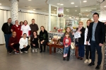 Els comerciants del Mercat Central premien la fidelitat dels  clients amb un lot valorat en 200 euros