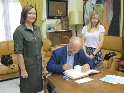 Benicarló firma un conveni amb l’AVL per a fomentar l’ús del valencià