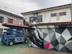 El artista Maseda deja su huella artística en el colegio de Vall d?Alba