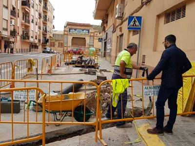 Obras en diferentes puntos de Alcora para solucionar filtraciones de agua que sufrían los vecinos