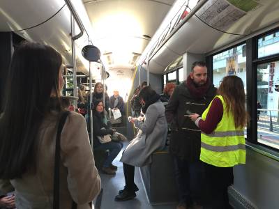 Arranca la campanya d'enquestes en busos i TRAM per al Pla de Mobilitat Metropolitana