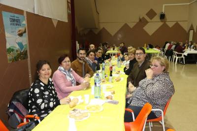ASOCIACIONES ALCORINAS SE VOLCARON CON LA CENA DEL HAMBRE A FAVOR DE MANOS UNIDAS
