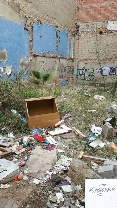 Cs reclama al bipartito que actúe de una vez por todas contra la suciedad de las calles y solares de la ciudad