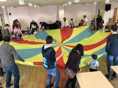 El ADI y el Jardí Artístic celebran la actividad “Juguem en Família”