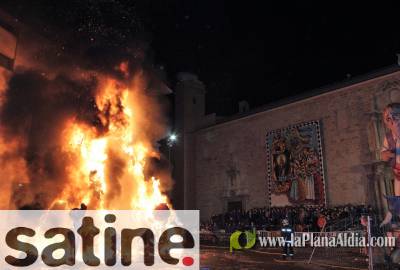 El fuego de la Cremà se impone a la lluvia para cerrar unas grandes Fallas de 2018 en Borriana