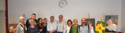Rafael Albert visita la exposición de pintura del CIM organizada por los Juegos de Primavera