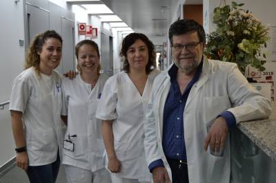 El doctor Ramón de las Peñas contribuye a la formación del personal de enfermería oncológica del Provincial