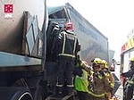 Un choque múltiple entre camiones en Vinaròs se salda con un conductor muerto