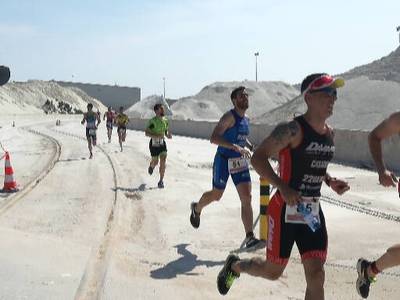 186 deportistas participan en el I Triatlón PortCastelló