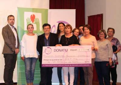 La Asociación Local Contra el Cáncer de Moncofa dona 8.000 euros para investigar tumores infrecuentes