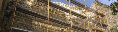 Moragues anuncia el inicio de los trabajos de emergencia para apuntalar una de las murallas del entorno del Parador de Morella