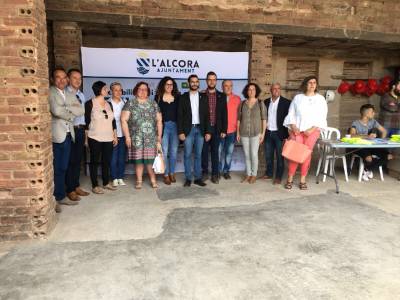 La ejecutiva del PSPV con Samu Falomir en la visita a la Real Fábrica