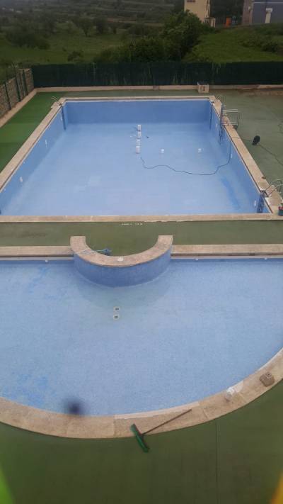 Portell condiciona la piscina per a l'estiu