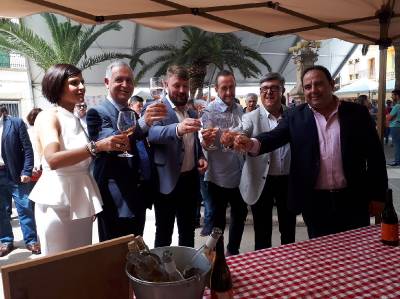 El president de GAL Maestrat-Plana Alta en la Fira de l'Oli de Canet