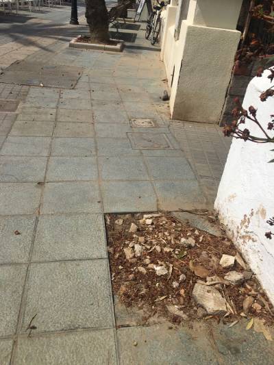 Los socialistas de Benicàssim denuncian el mal estado del mobiliario urbano de los paseos marítimos del municipio