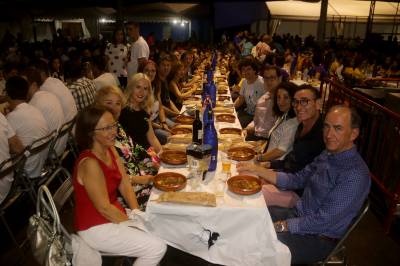 Multitudinari sopar de carn de bou