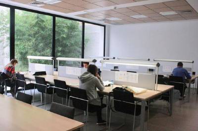 La biblioteca d'Almassora obri de dilluns a diumenge per a atendre la demanda per exàmens