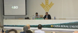 alfredo-cebrian-imparte-catedra-en-la-caixa-rural-alcorina-con-su-interesante-charla-emprender-desde-la-tecnologia