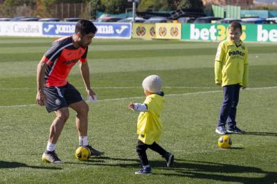 Visita de los niños con cáncer de ASPANION a la Ciudad Deportiva