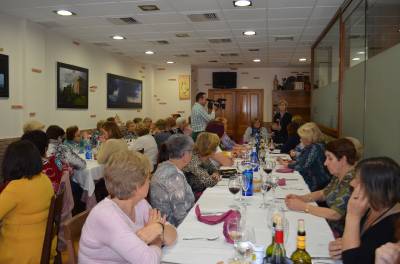 Las mujeres de Oropesa del Mar celebran el '8M' con una comida de hermandad