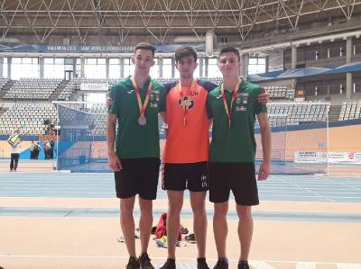 El Playas destaca en el nacional sub-18 de pista cubierta con 5 medallas y la 1ª posición en la clasificación de clubs