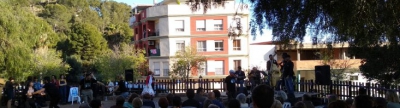 Baile, música, canciones y correfocs en la Nit Taronja de Almenara