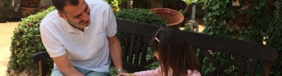 Juan Fuster disfruta con sus hijas de un día “para jugar y no hablar de política”
