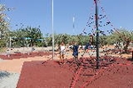 Vall d?Alba instala una zona de juegos infantiles adaptados en la plaza de les Oliveres con el apoyo de la firma local Codiagro