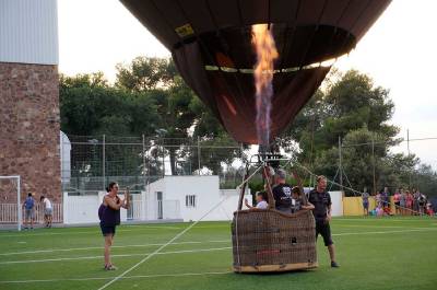 Un globo aerosttico eleva a decenas de personas al cielo de Vilafams