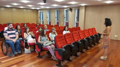 El Ayuntamiento fomenta el empleo de los graduados ondenses con el programa de becas formativas