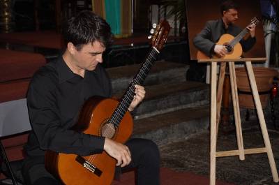El guitarrista scar Ebro ofrece el concierto de clausura del curso de guitarra 'Manuel Babiloni'