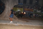 Plaça plena per a veure el tancament de bous embolats, a pesar d'haver escola al dia següent