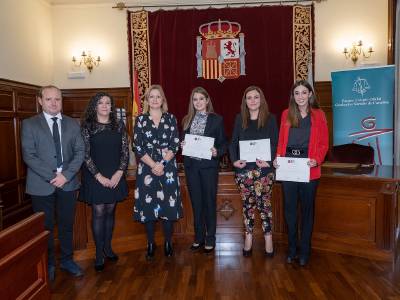 El Colegio de Graduados Sociales y la UJI premian los mejores expedientes acadmicos del Grado en Relaciones Laborales y Recursos Humanos de la UJI