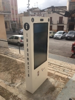 Les Coves de Vinromà instala un panel interactivo para acercar los recursos turísticos a vecinos y visitantes