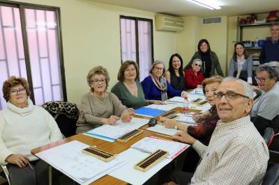 Castell pone en marcha los talleres de teatro y estimulacin cognitiva para gente mayor