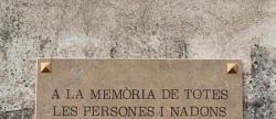 Les Coves de Vinrom instala una placa conmemorativa en el cementerio de cara a la festividad de Todos los Santos