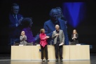 Joan Manuel Serrat rep la Medalla de la Universitat Jaume I