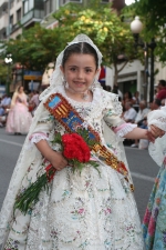 La reina fallera infantil participó en la ofrenda de Alicante.