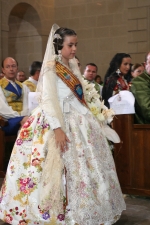 La reina fallera infantil participó en la ofrenda de Alicante.