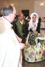 La reina fallera infantil participó en la ofrenda de Alicante.