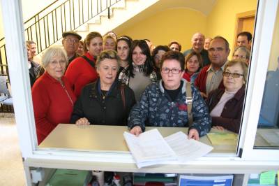 Recogen 400 firmas a favor del alcalde