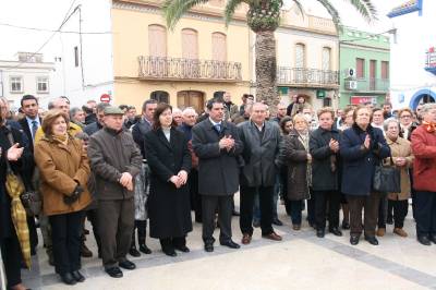 350 vecinos se manifiestan a favor del alcalde 