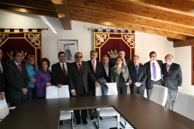 Inauguran el ayuntamiento y el archivo municipal 