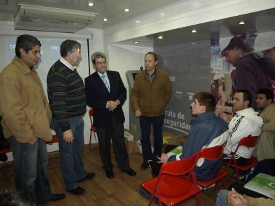25 personas se forman en el autob�s informativo de la construcci�n