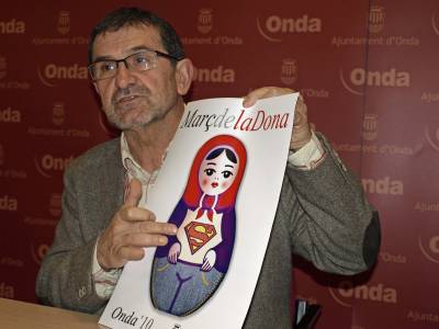 Las mujeres progresistas homenajean a la piloto militar Patricia Campos