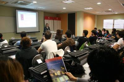 Alumnos del IES Miralcamp visitan el Vivero de Empresas