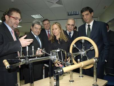 La ministra de Sanidad inaugura el centro de Alzheimer a falta de una licencia de apertura
