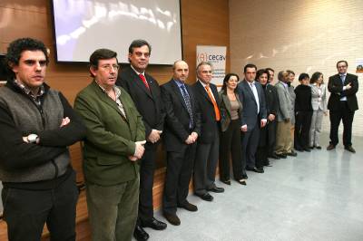Maritina clausura el congreso sobre sanidad av�cola